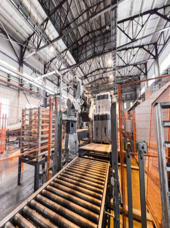 modern-operational-plant-equipment-assembly-line-producing-fiberglass-heavy-industry-machinery-metalworking-workshop-concept-1024x683 (1) (1)